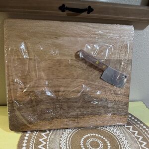 New Hickory Farms Wooden Cutting Board and chopper set made in India